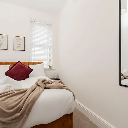 Spacious 6br House Sleeps 11 Free Parking Feriehus