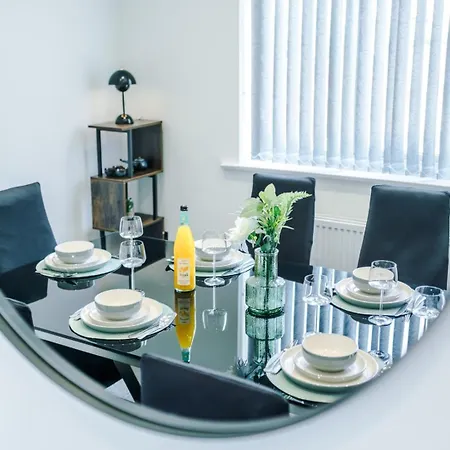 Modern Chorlton | Parking | & Airport Manchester