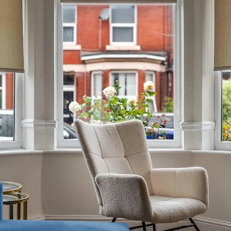 4br With Games Salford Sleeps 7 Manchester