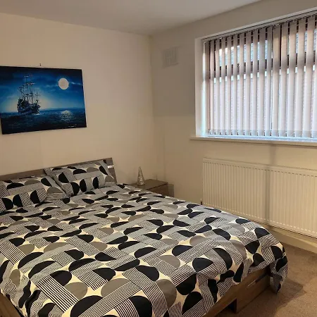 4 Bedroom Modern House In Prime Location * Manchester