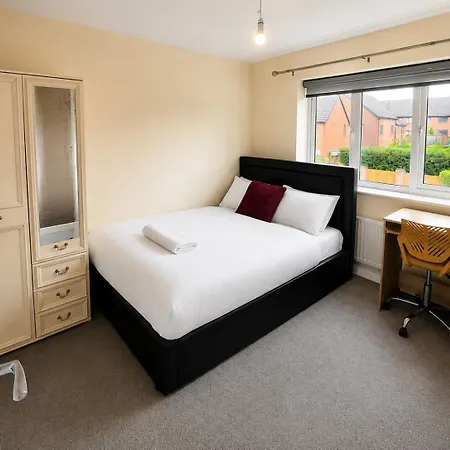 Nyaraló Salford Retreat - Spacious 4 Bedroom House Near Centre Sleeps 7 *