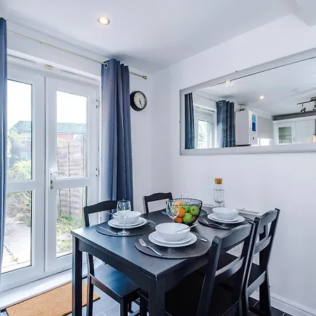Sleeps 5 Near Centre Free Parking