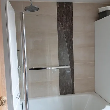 7 Lomond Avenue Манчестер