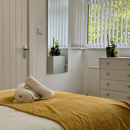Tatil Evi 4br With Ensuite With Free Parking Manchester