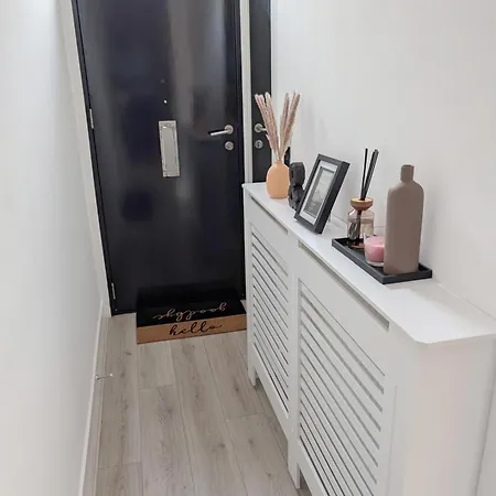 Modern 2 Bedroom Near Mediacity Uk