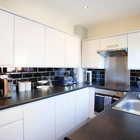 2br Clayton Nr Etihad L Parking, Garden, Pool Table