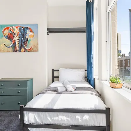 Spacious Maisonette, Hosted By Eason With Free Parking *