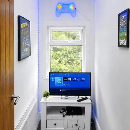 Cosy 3br House With Ps4 & Free Parking *