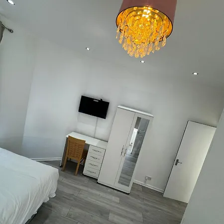 4-bed House - Ensuite - Sleeps 8 - Parking Nyaraló *