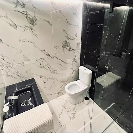 House Sleeps 10 With Free Parking - Pets Welcome Manchester