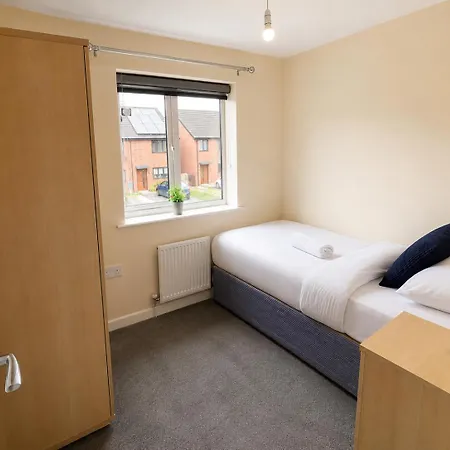 Modern 4br Sleeps 7 With Garden And Free Parking *