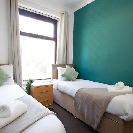 Spacious 2br In Chadderton Near * Manchester