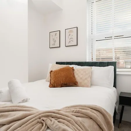 Spacious 6br House Sleeps 11 Free Parking Feriehus