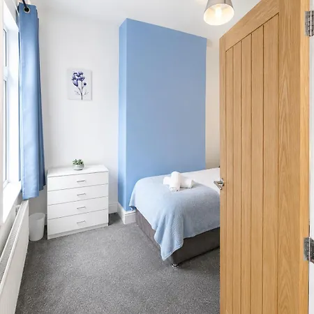 Cosy 3br House With Ps4 & Free Parking
