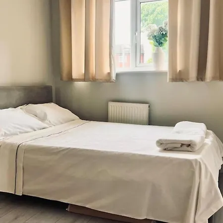 House Sleeps 10 With Free Parking - Pets Welcome Vakantiehuis *