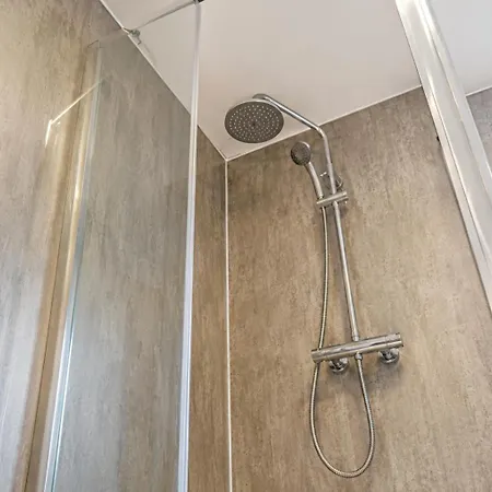 Modern 4br Sleeps 7 With Garden And Free Parking *