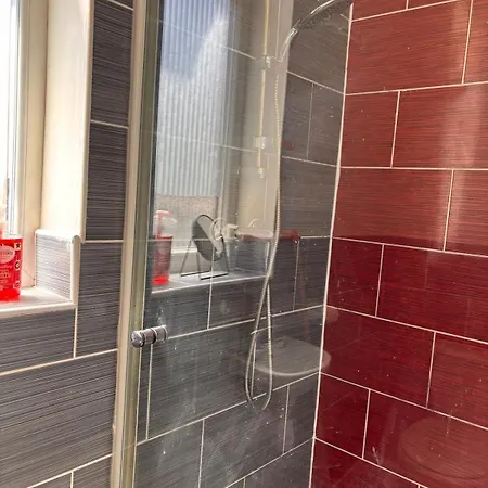 4br - Parking- Sleeps 7 - 2 Baths - Long Манчестер