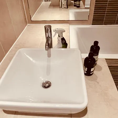 Central Rooms In Apt Near Arena & Victoria Station * Manchester