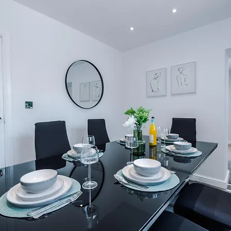 Modern Chorlton | Parking | & Airport * Manchester