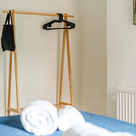 4br With Games Salford Sleeps 7 Nyaraló