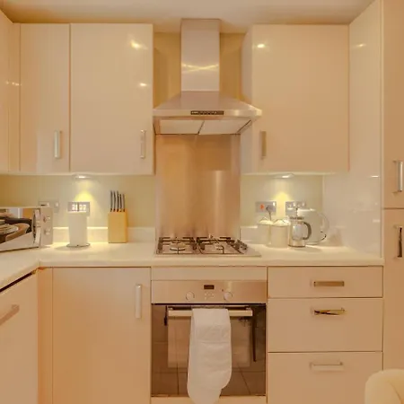 Gemstone Emerald - Cooplive - Etihad - Free Parking Casa de Férias *
