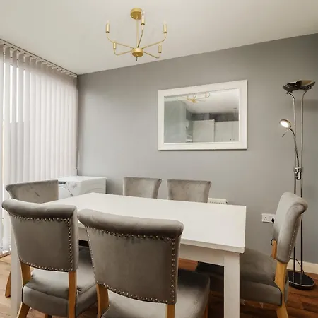 Grand 4br Escape - Etihad - Coop - Free Parking