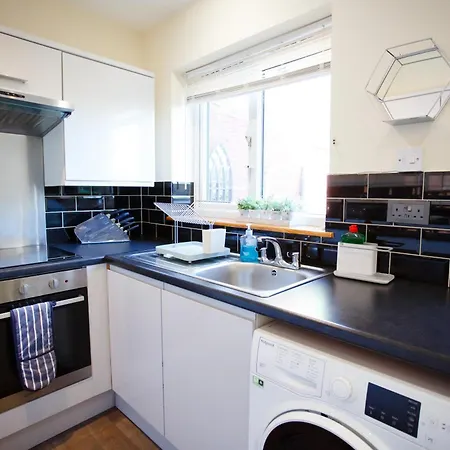 2br Clayton Nr Etihad L Parking, Garden, Pool Table Tatil Evi *