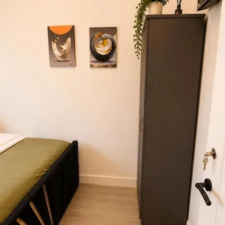 Tatil Evi 4 Bedroom House Sleeps 7 -free Parking -co-op Live *