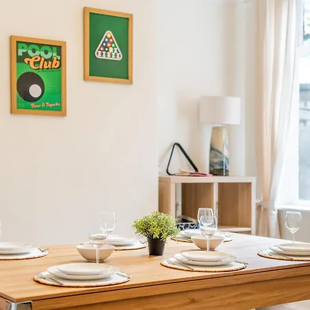4br With Games Salford Sleeps 7 * Manchester