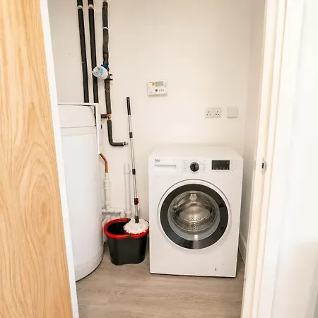 3 Bedroom - Sleeps 6 - Balcony - Riverside * Manchester