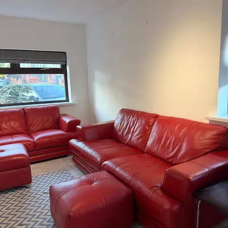 4 Bedroom Modern House In Prime Location * Manchester