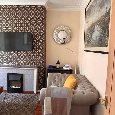 4br - Parking- Sleeps 7 - 2 Baths - Long *