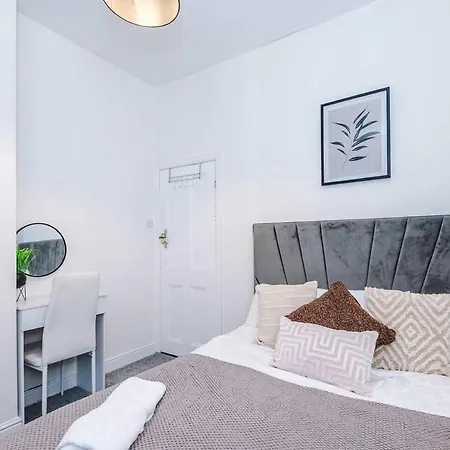 Old Trafford Sleeps 6 Wifi Free Parking Μάντσεστερ