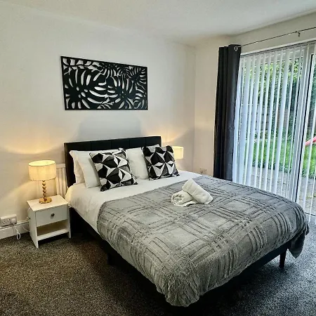 4br With Ensuite With Free Parking Manchester