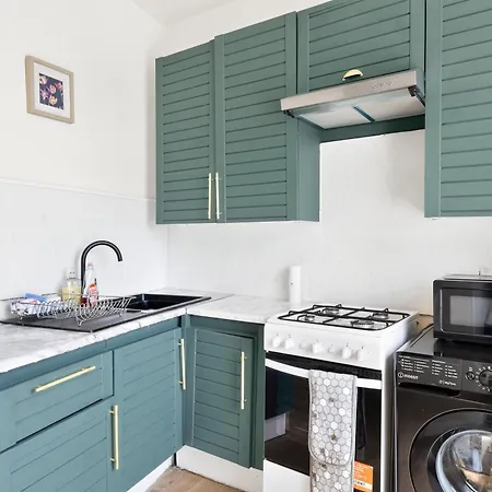 Spacious Maisonette, Hosted By Eason With Free Parking Nyaraló