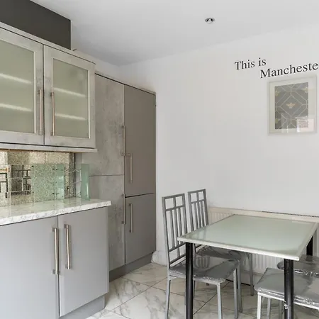 Enormous 5 Bed House - Sleeps 13 - Free Parking Nyaraló Manchester