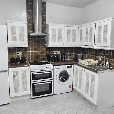 North 3-bed House Sleeps 6 With Wifi Tatil Evi *