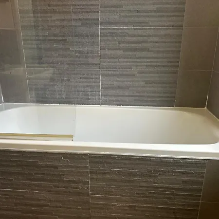 5 Bedrooms In The Heart Of Salford Manchester