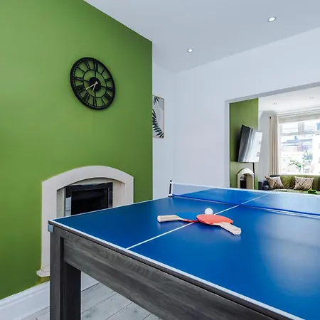 New Cosy 2br | Pool Table | Parking | Ps4 + Games Manchester