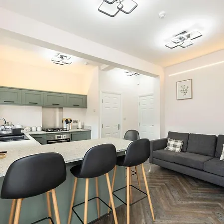 Casa de Férias The Groves 4 Ensuite Near Centre And Hospital *