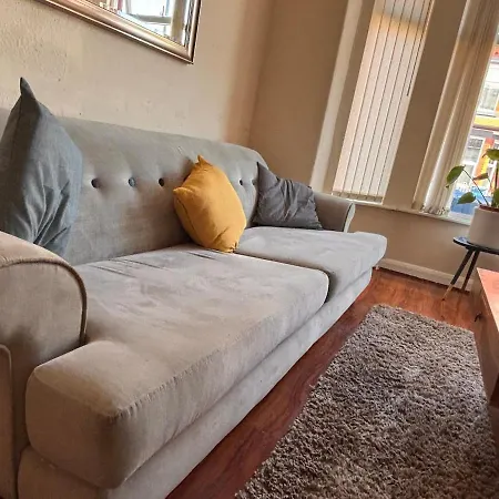 4br - Parking- Sleeps 7 - 2 Baths - Long