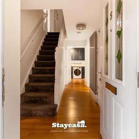 Stylish 6br W Parking & Gym *
