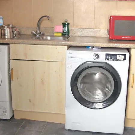 Stylish 3-bed House Near Mcr Victoria & Centre Manchester