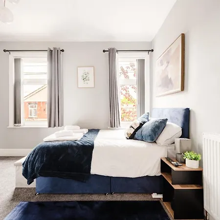Nyaraló Modern 3br For 8 - Easy Access - Free Parking