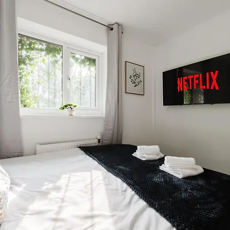 Nyaraló Cosy 2br - Sleeps 6 - Etihad - Free Parking *
