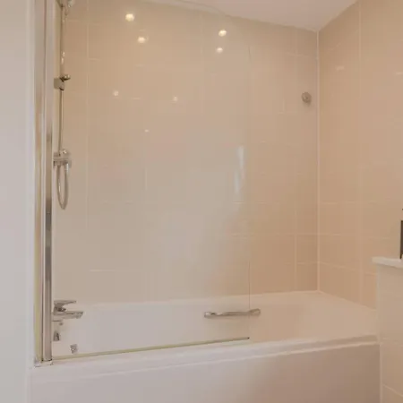 Gemstone Emerald - Cooplive - Etihad - Free Parking Nyaraló