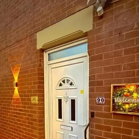 Tatil Evi North 3-bed House Sleeps 6 With Wifi Manchester