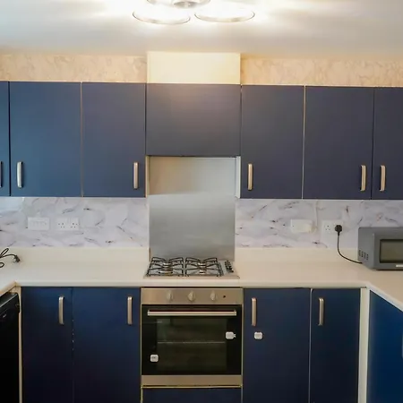 Modern 4br Sleeps 7 With Garden And Free Parking Nyaraló *
