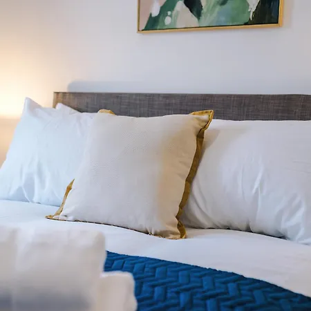 Sleeps 5 Near Centre Free Parking Manchester
