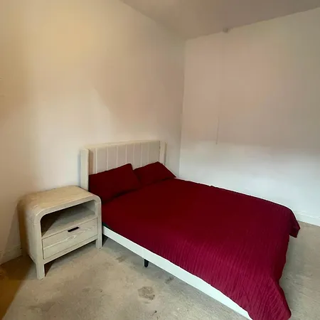 Maison d'hôtes 5 Bedrooms In The Heart Of Salford